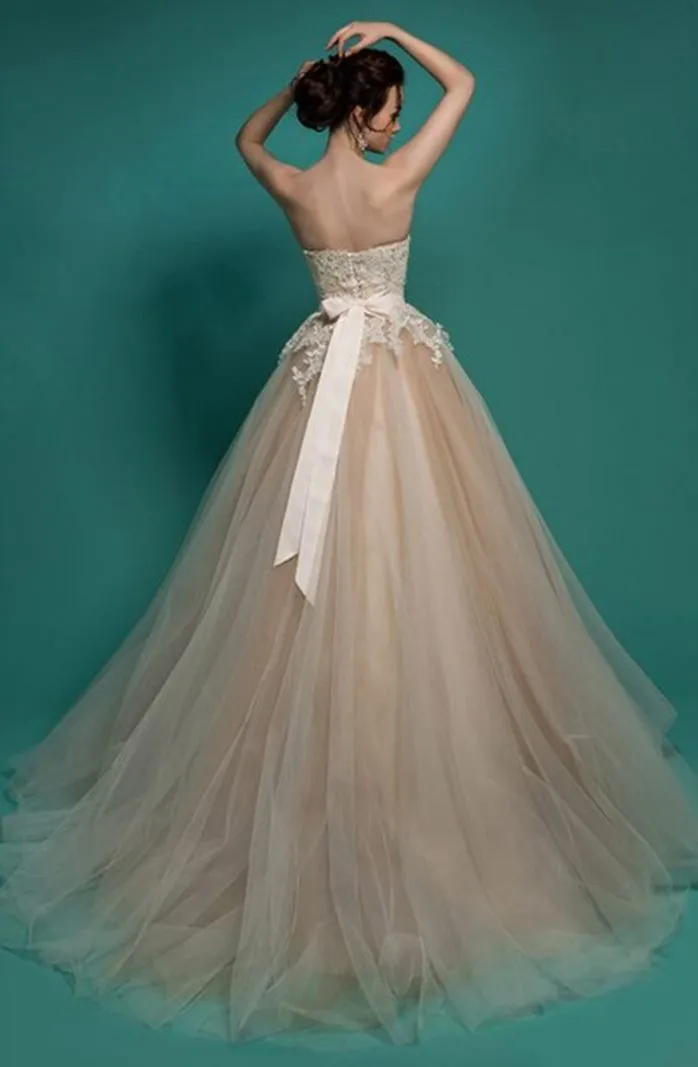 ---Champagne-colored tulle wedding dress A line style with lace bodice and wide tulle skirt trends 2021--