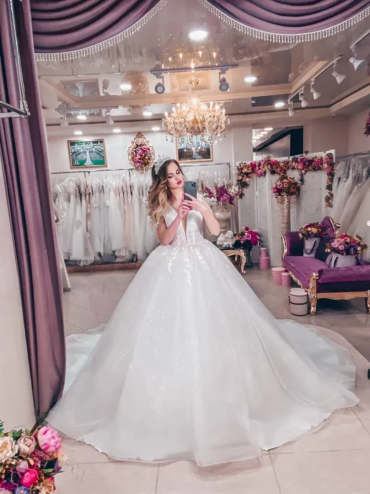 ---Glamor princess-style wedding dress with elegant and sensual deep V-neckline, on the bodice there are rebrode lace decoration