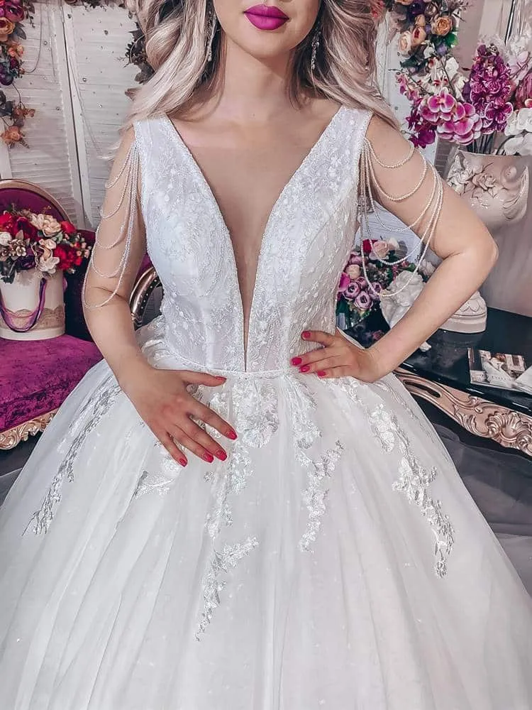 ---Glamor princess-style wedding dress with elegant and sensual deep V-neckline, on the bodice there are rebrode lace decoration