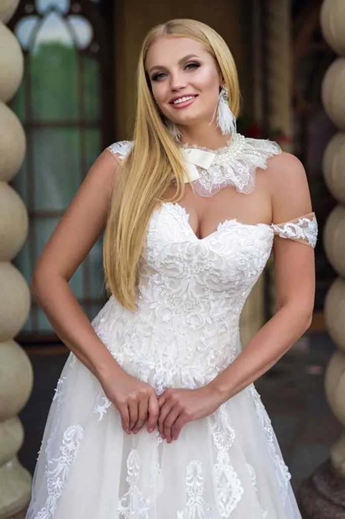 ---With a sweetheart neckline, drop straps, illusions and beading this wedding dress is perfect for short women with wide hips l