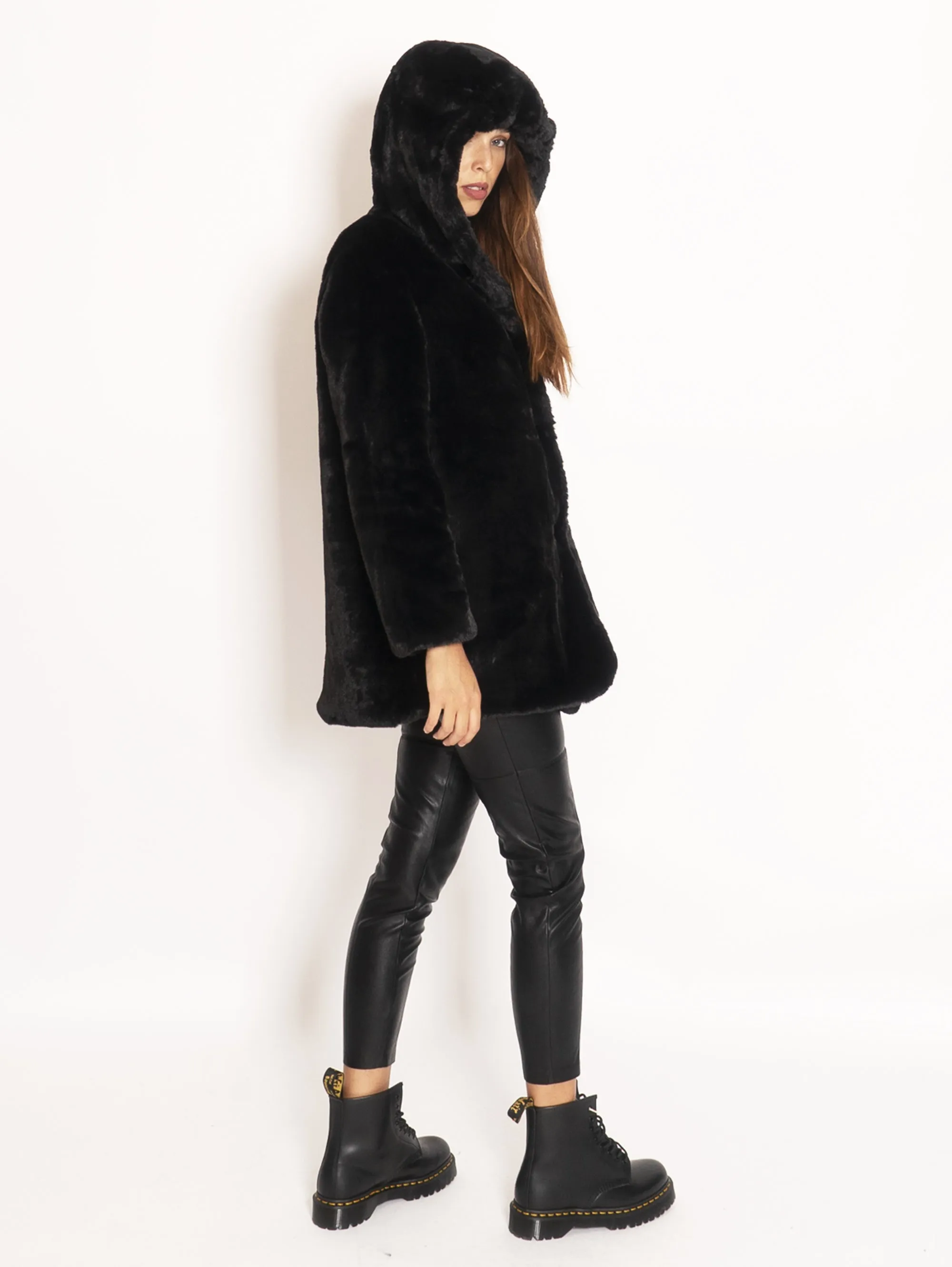 Eco Fur con Cappuccio Reversibile - Nero