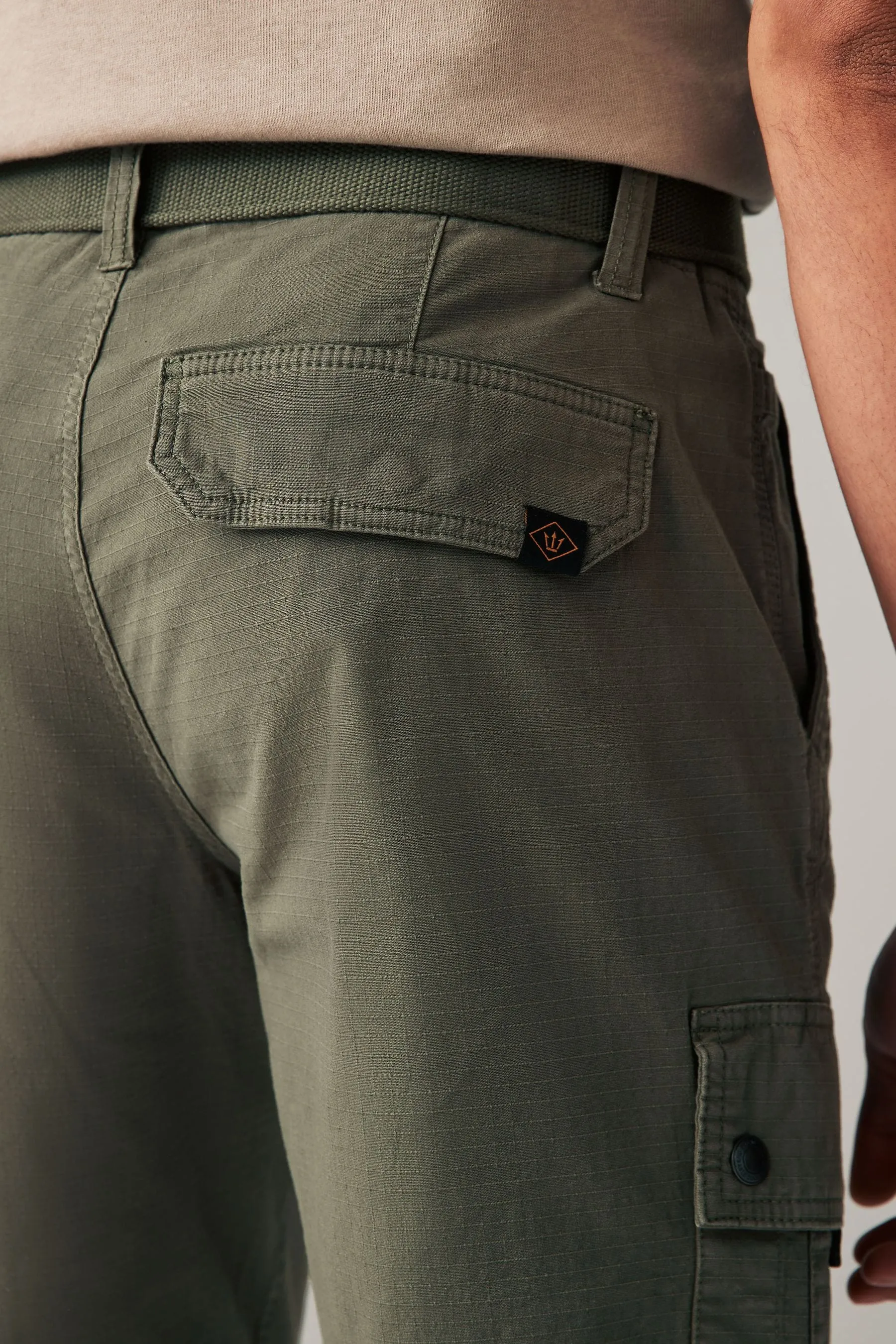 Pantaloncini cargo con cintura    