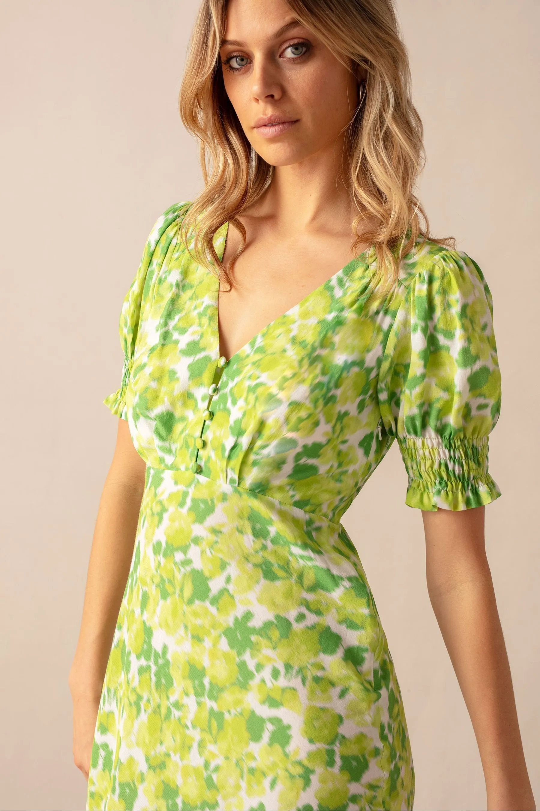 Ro&Zo Green - Botanical Floral Print Shirred Cuff Mdii Dress